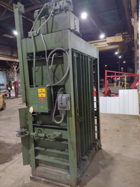 60" X 30" PIQUA SERIES 40 HYDRAULIC VERTICAL BALER: STOCK #18802