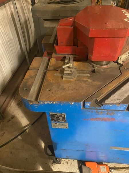 9.84" X 9.84" X 10 GA AMADA CSW 250 HYDRAULIC NOTCHER. STOCK # 0105021