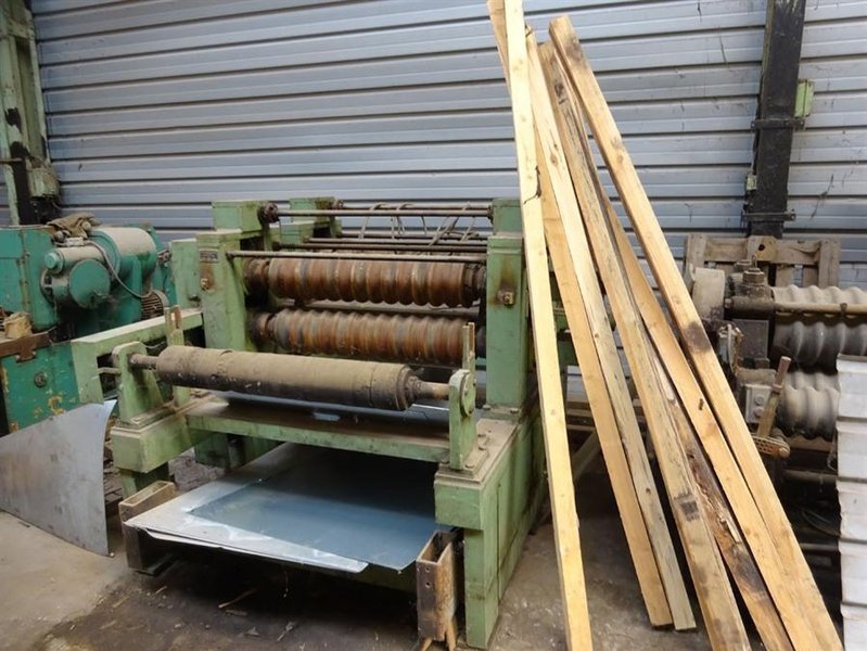 Eichener - straightening corrugated plates
