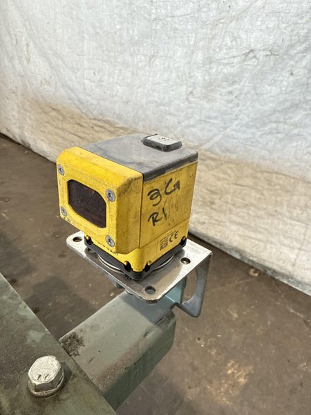 18" WIDE X 48"/60" LONG HYTROL POWERED BELT CONVEYORS. STOCK # 0640023.