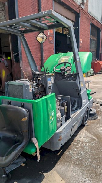 50" MODEL S20 TENNANT FLOOR SWEEPER STOCK# 4132