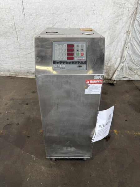 ADVANTAGE ENGINEERING WATER-CIRCULATING TEMPERATURE CONTROL UNIT. STOCK # 1115424