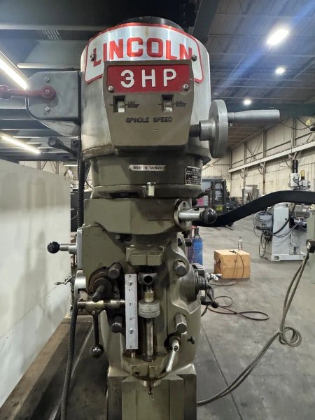 USED LINCOLN 9" X 42" KNEE MILL WITH 2-AXIS READOUT, Year: 1994