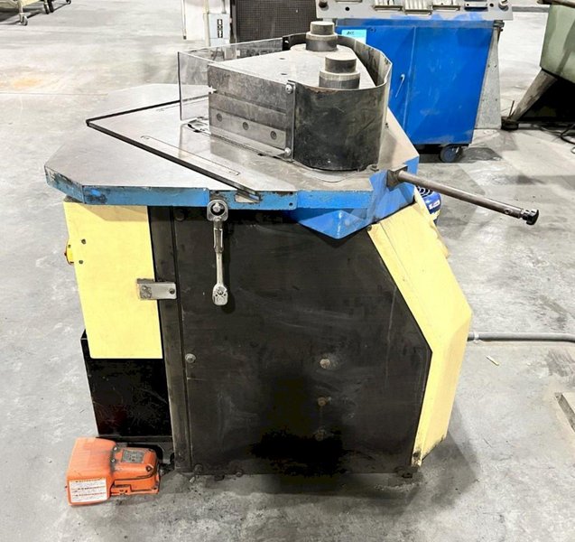 8 X 8 X 1/8" FIM MODEL #VERSAFIX 256 HYDRAULIC METAL CORNER NOTCHER: STOCK #19721