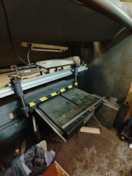 100 Ton x 8′ Piranha Pro 2 CNC Hydraulic Press Brake, 2006 – Backgauge, Delem CNC Control, Foot Pedal