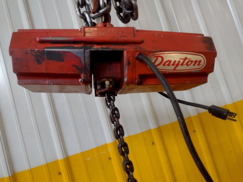 300 LB DAYTON MODEL #4Z358B ELECTRIC CHAIN HOIST, SINGLE PHASE 115V: STOCK 18547