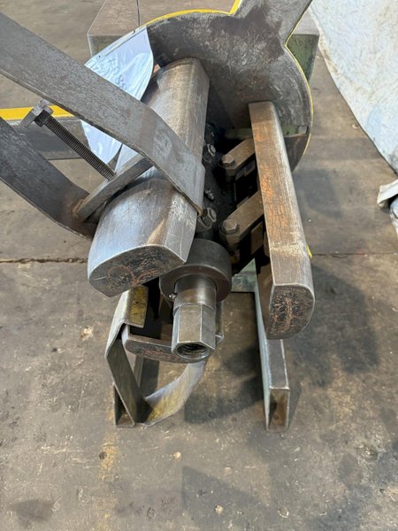2500 LB X 12" AMERIAN MODEL 60 UNCOILER. STOCK # 0883525