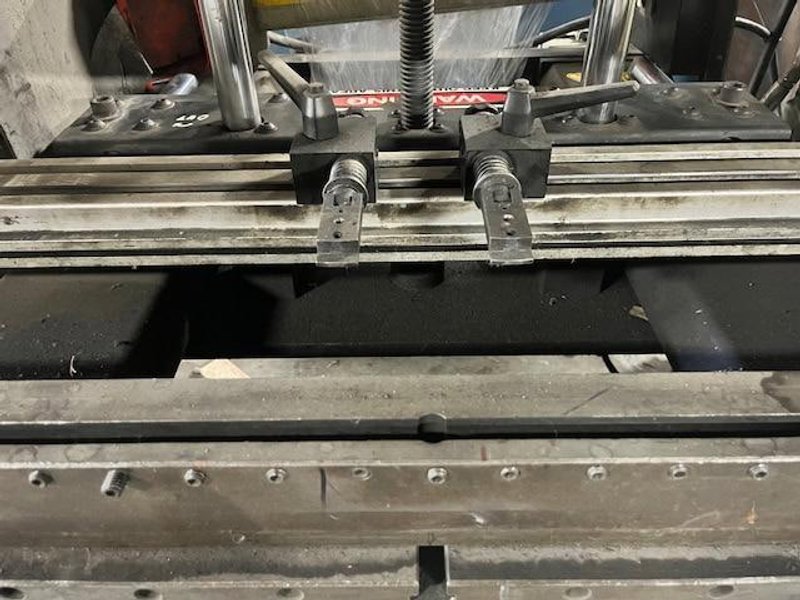 60 Ton x 6′ Accurpress 7606 Hydraulic Press Brake, 1998 – CNC Backgauge, Foot Pedal
