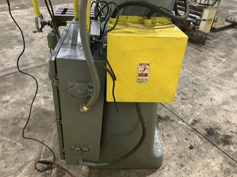 2 HP X 9" X 42" BRIDEPORT SERIES I VERTICAL RAM TYPE KNEE MILL DRO POWER FEEDS VARIABLE DRIVE: YOBRO #24264