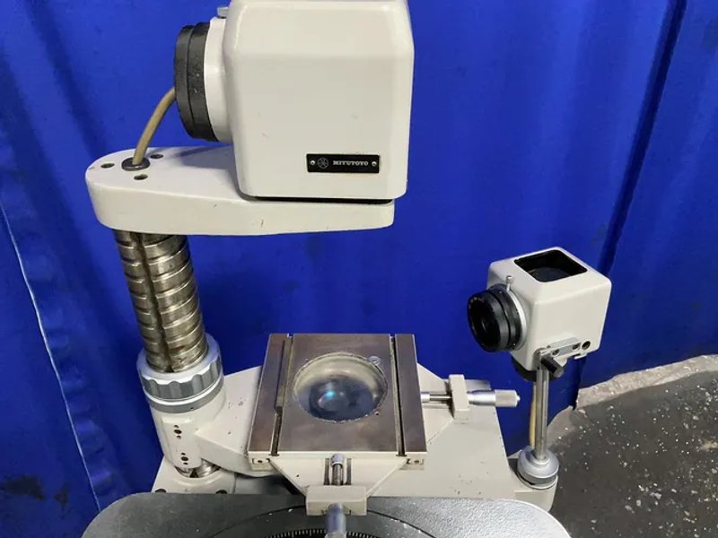 Mitutoyo 14" Optical Comparator - Pv-350