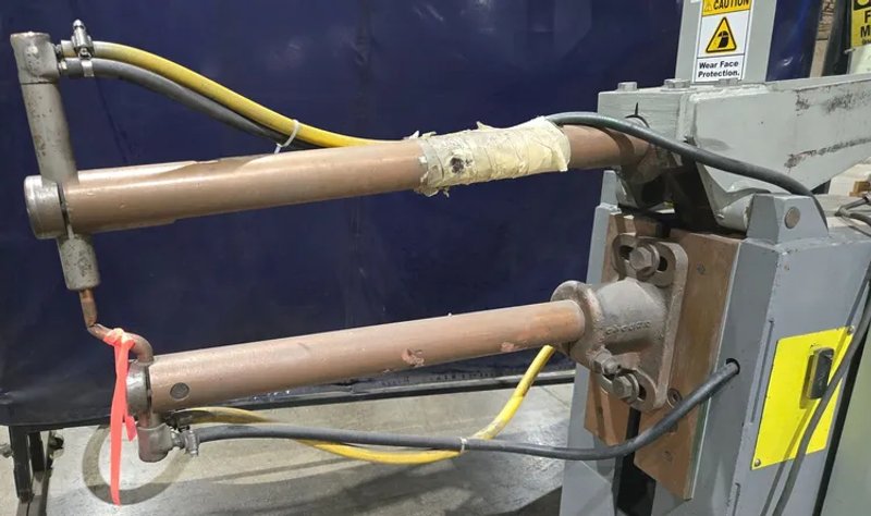 BERKLEY DAVIS RA-3-36 WELDER 440V 50 KVA 36″ THROAT USED