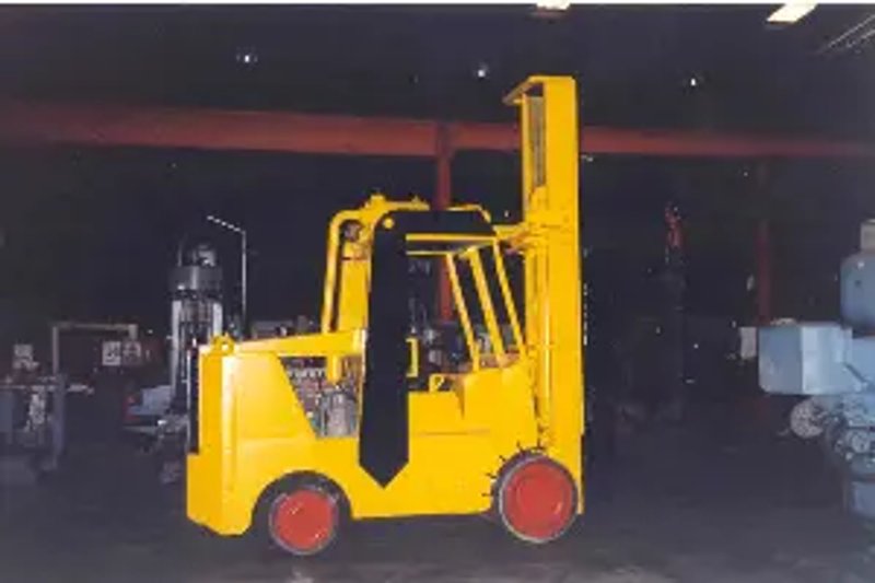 20,000 LB. MYLAR APACHE LIFT TRUCK