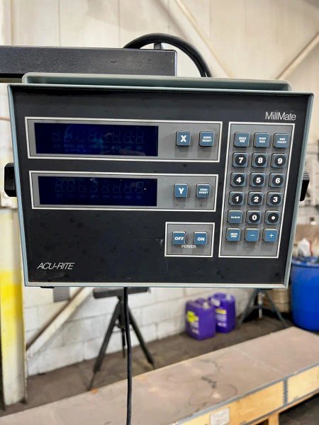 USED LINCOLN 9" X 42" KNEE MILL WITH 2-AXIS READOUT, Year: 1994
