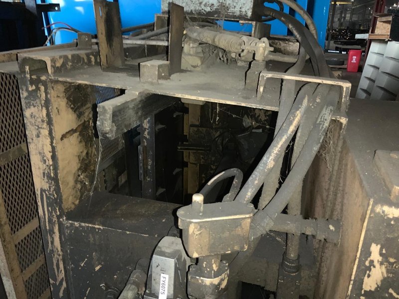 48" X 30" VALUE-LINE MODEL #KXD-48 HYDRAULIC VERTICAL BALER. STOCK # 1263122