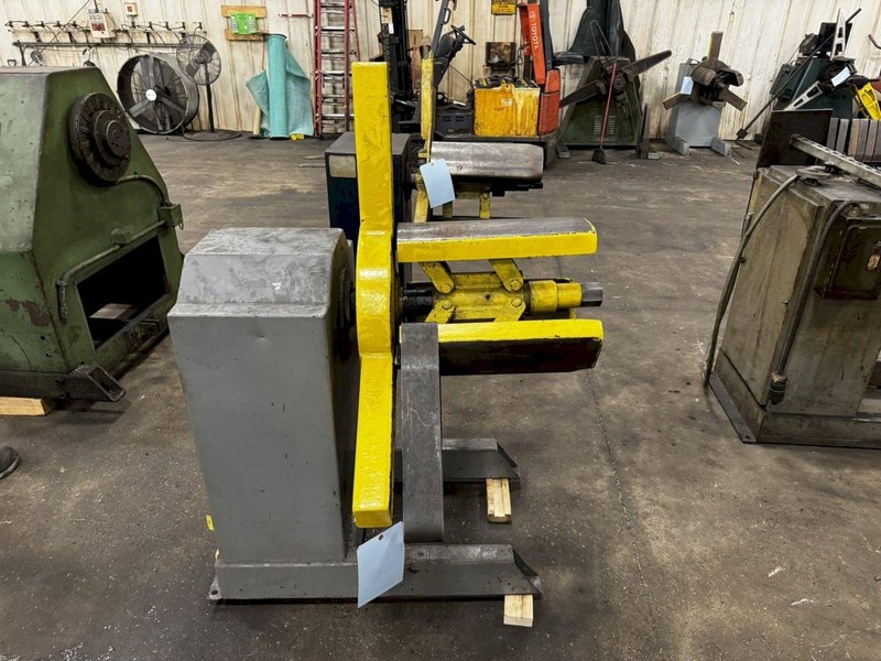 2,500 LB X 12" AMERICAN MODEL 60 UNCOILER. STOCK # 0883925