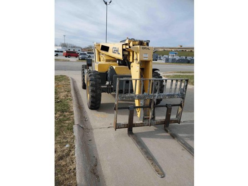 Gehl RS8-42 8,000 Lb Telehandler Lift, 2015 – 42′ Lift Height, Low Hours