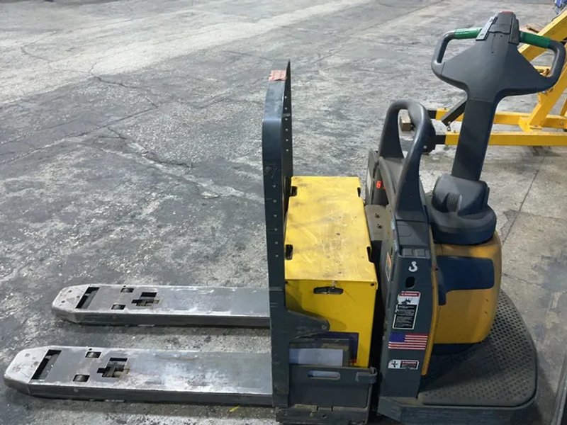 Jungheinrich 6000 Lbs Electric Pallet Jack - Ecr 327