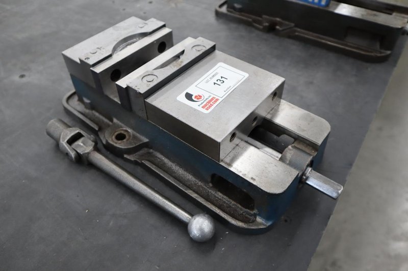 Kurt D-675 6" Machine Vise, Steel Jaws, Handle- Auction Item