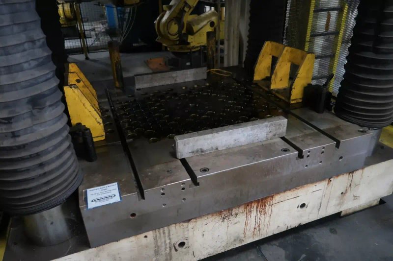 2017 Greenerd 4TA-900/700 - 60x60 900-Ton 4-Post Hydraulic Deep Draw Press - Includes Fanuc R-2000iB/210F Loading Robot
