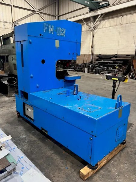 USED PIRANHA 140 TON HYDRAULIC SINGLE END PUNCH MODEL SEPP-140, Year: 1996