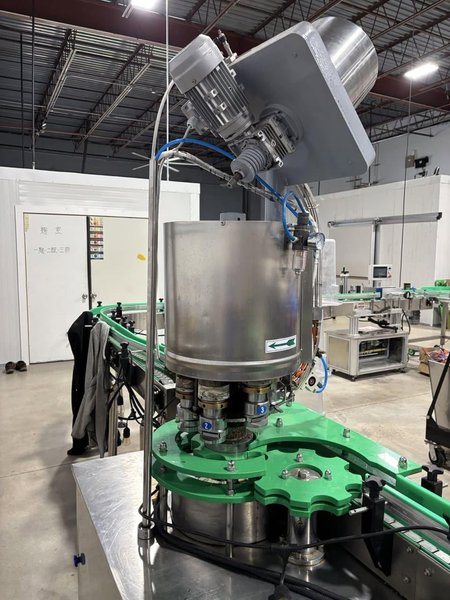 Zhangjiagang Bottling Line for Glass Bottles with Bottle Washer, Filler, Crowner, and Labeler