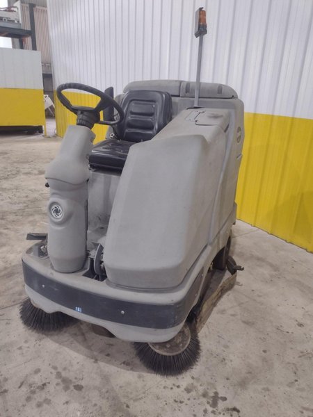 ADVANCE MODEL #CONDOR X4030C ECOFLEX FLOOR SCRUBBER: STOCK #21127