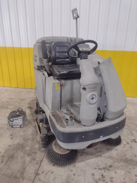 ADVANCE MODEL #CONDOR X4030C ECOFLEX FLOOR SCRUBBER: STOCK #21127