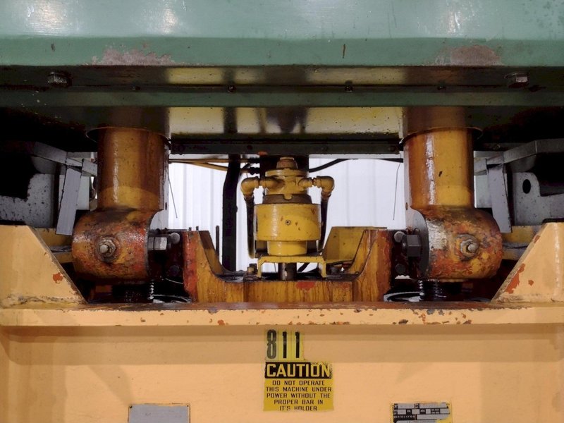 75 TON X 42" X 24" L&amp;J MODEL #EM275 HIGH SPEED STRAIGHT SIDE STAMPING PRESS, 2.5" STROKE: STOCK #23627