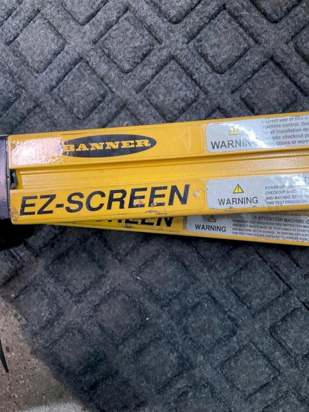 BANNER SLSCE30-1200Q8 + SLSCR30-1200Q8 SAFETY LIGHT CURTAIN USED