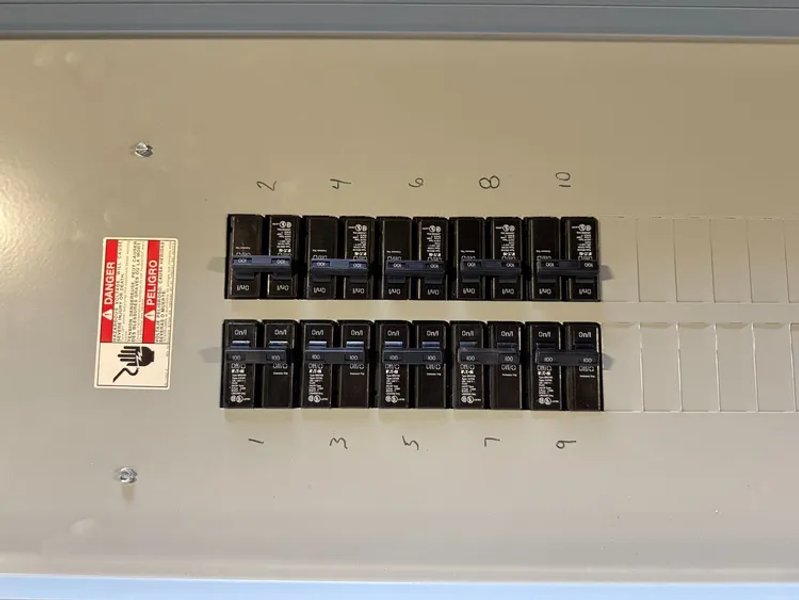 EATON PUB52881 400 AMP Main Breaker Load Center USED