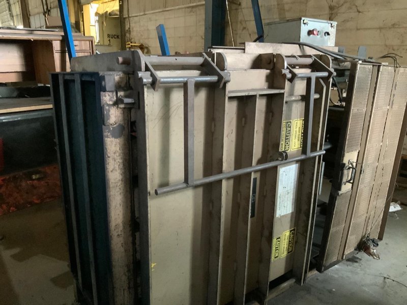 48" X 30" VALUE-LINE MODEL #KXD-48 HYDRAULIC VERTICAL BALER. STOCK # 1263122