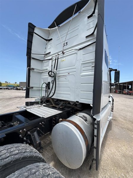2022 Volvo VNL64T 760 4V4NC9EH9NN602667