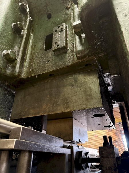700 TON NATIONAL MAXIPRESS FORGING PRESS. STOCK #1087026