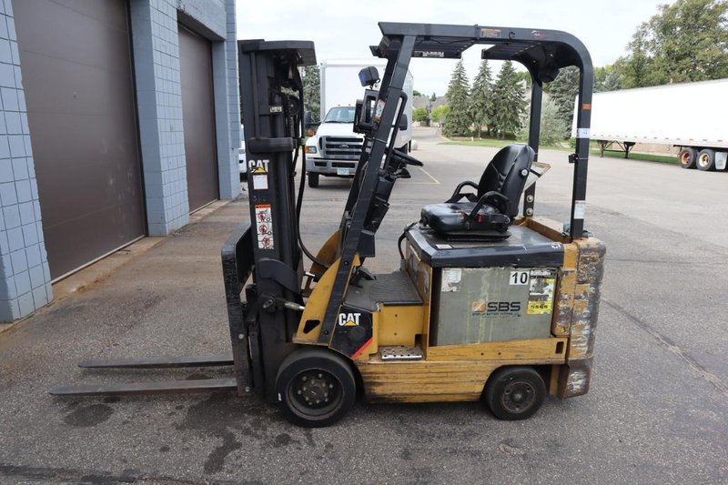 Caterpillar EC4000 Electric Forklift - 4000lb Capacity- Auction Item