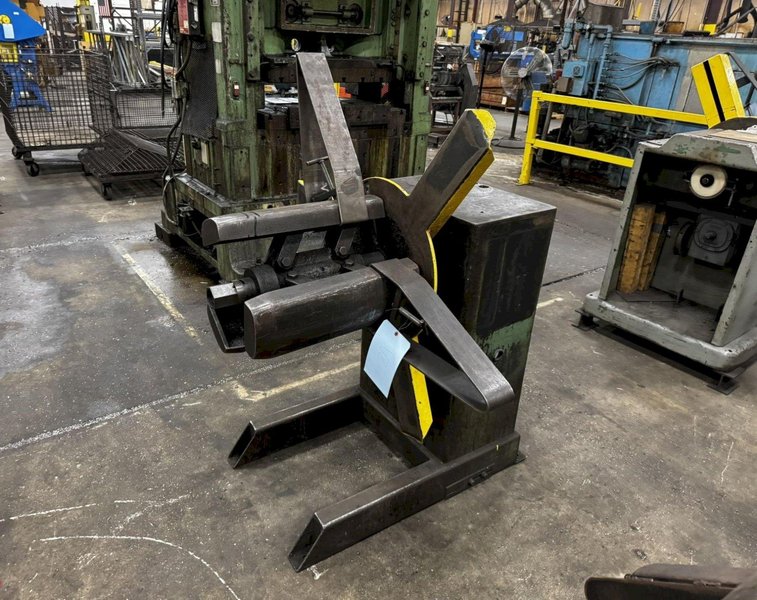 2500 LB  12" AMERICAN MODEL 60 UNCOILER. STOCK # 0884125