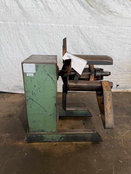 2500 LB X 18" AMERICAN MODEL 60 UNCOILER. STOCK # 0883625
