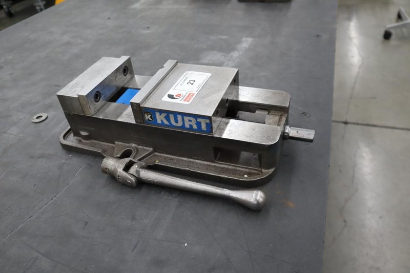Kurt D-675 6" Machine Vise, Steel Jaws, Handle- Auction Item