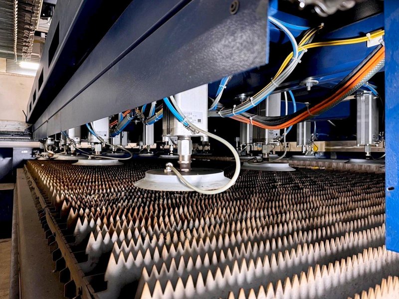 Trumpf TruLaser 3040 4kW Fiber Laser w/ LiftMaster Compact Load/Unload System