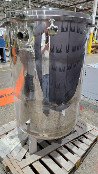 UNKNOWN BRAND STAINLESS STEEL TANK USED
