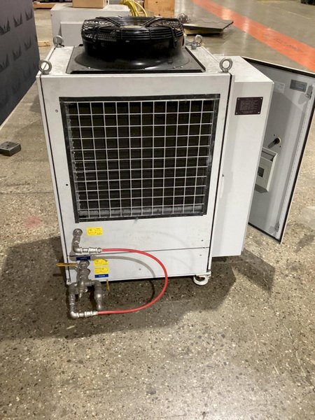 IPG PHOTONICS LC71. 01-A. 4. 5/6 Laser Chiller USED