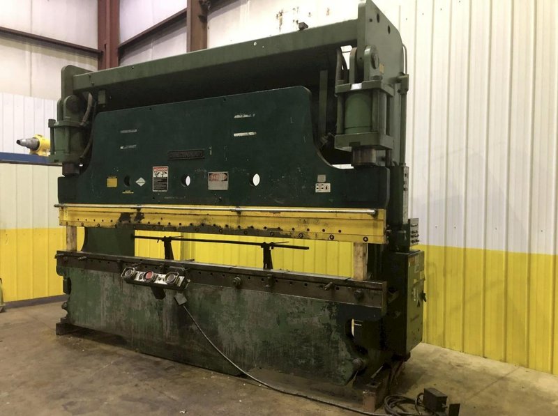 230 TON X 14' CINCINNATI 230CBX12 HYDRAULIC PRESS BRAKE. STOCK # 0985426