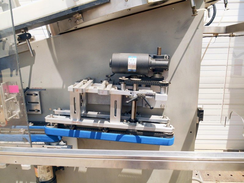New England Machinery | S.S. Bottle Unscrambler w/ S.S Incline Conveyor