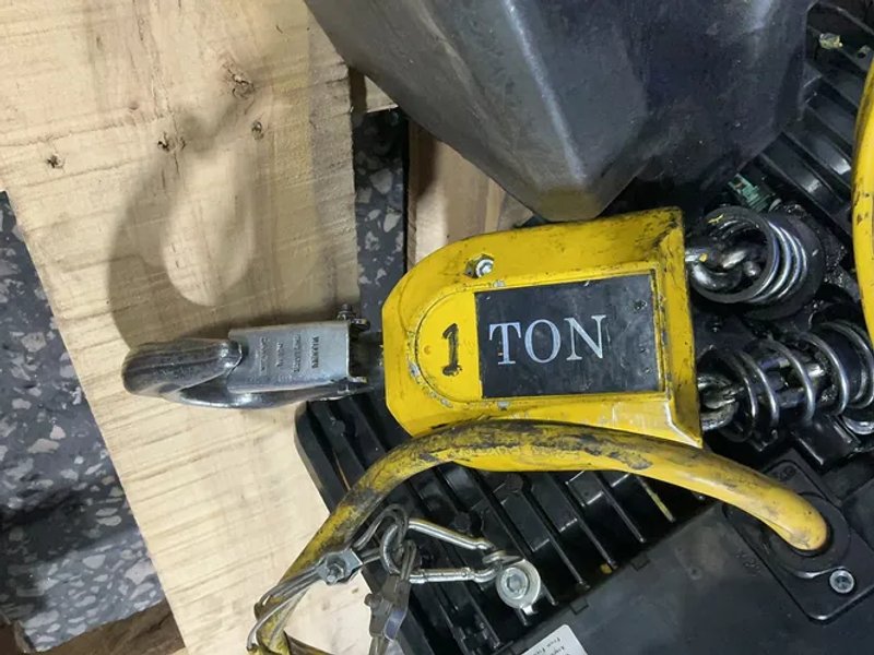 R&amp;m  2 Tons, 16/4 Fpm, 2.8/0.75 Hp Loadmate Chain Hoist - Lm102.00012pc16t2