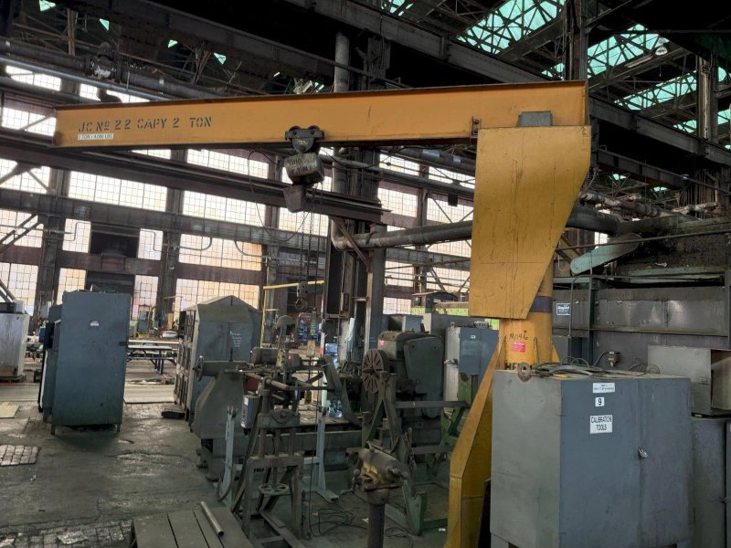 2 TON X 12' JIB CRANE W/ YALE HOIST: YOBRO #26100
