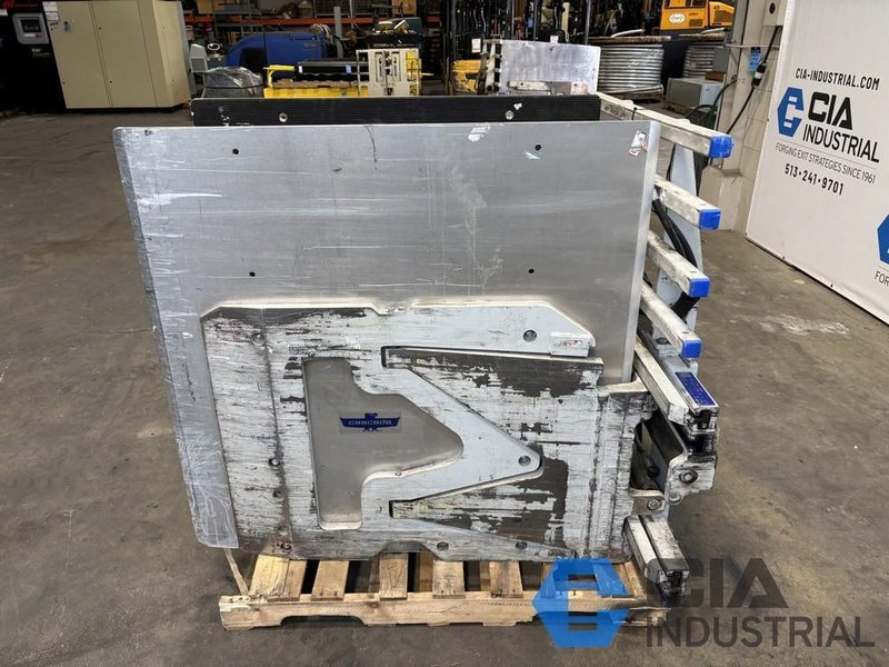 2022 - 2,640 LB. CASCADE MODEL 14J-CCS-2A-0074 HYDRAULIC CARTON CLAMP ATTACHMENT
