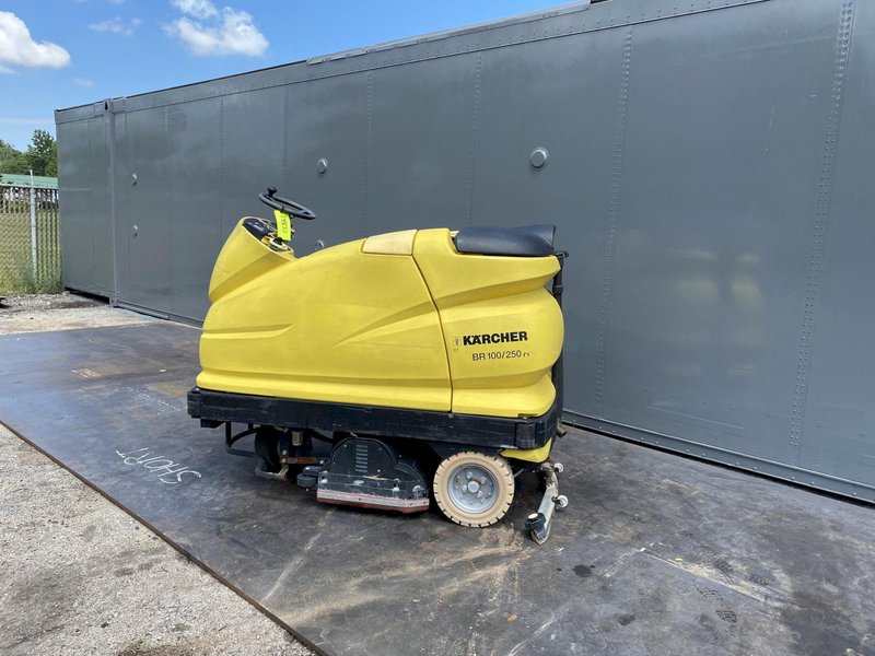 KARCHER MODEL #BR100/250R FLOOR SCRUBBER: STOCK #14837