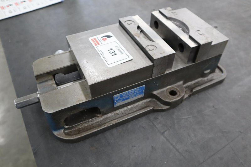 Kurt D-675 6" Machine Vise, Steel Jaws, Handle- Auction Item