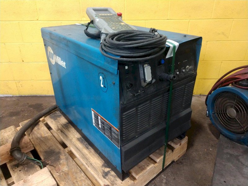 6 AXIS MOTOMAN MODEL SK16-6 ROBOT WELDING CELL WITH MILLER AUTO DELTAWELD 452 WELDER: STOCK #13838
