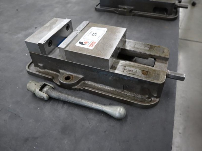 Kurt D-675 6" Machine Vise, Steel Jaws, Handle- Auction Item
