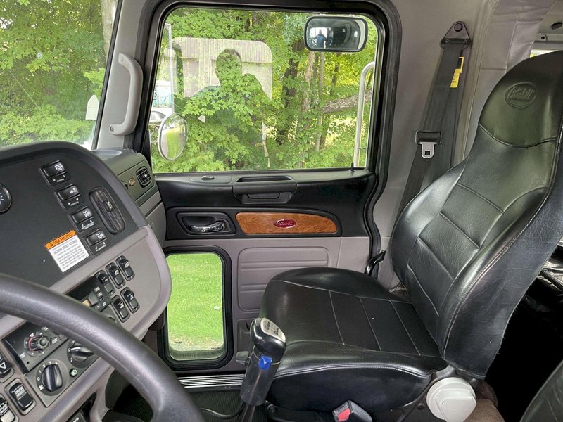 2011 Peterbilt 367 Flat Top 
w/36” Sleeper and an Air Compressor
